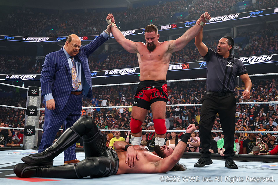 5/10【WWE】バックラッシュ幕開け ブレイカーがロリンズをスピアー葬